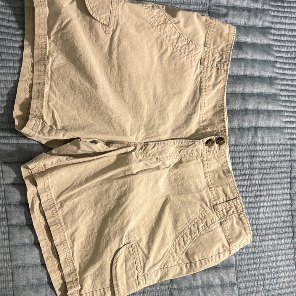 Dockers Women's Light Tan Cargo Shorts
